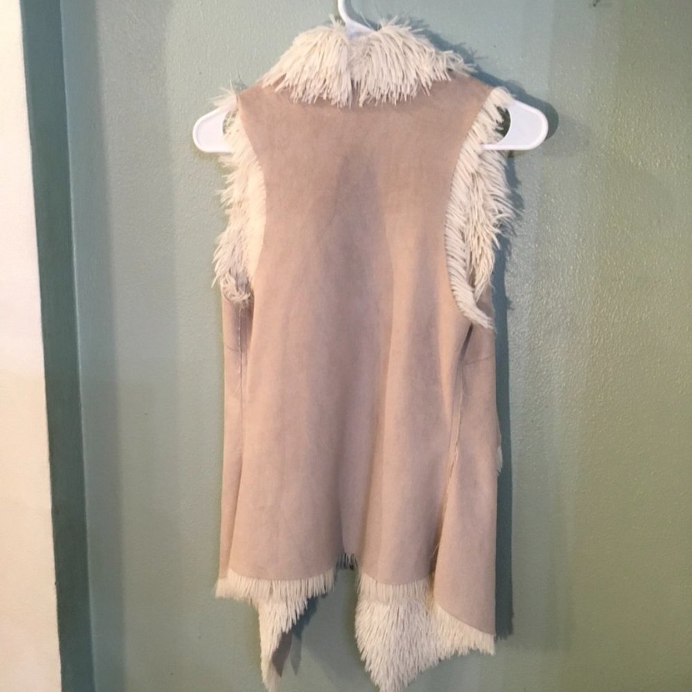 Icing Beige Suede/Faux Fur Vest - Picture 3 of 7